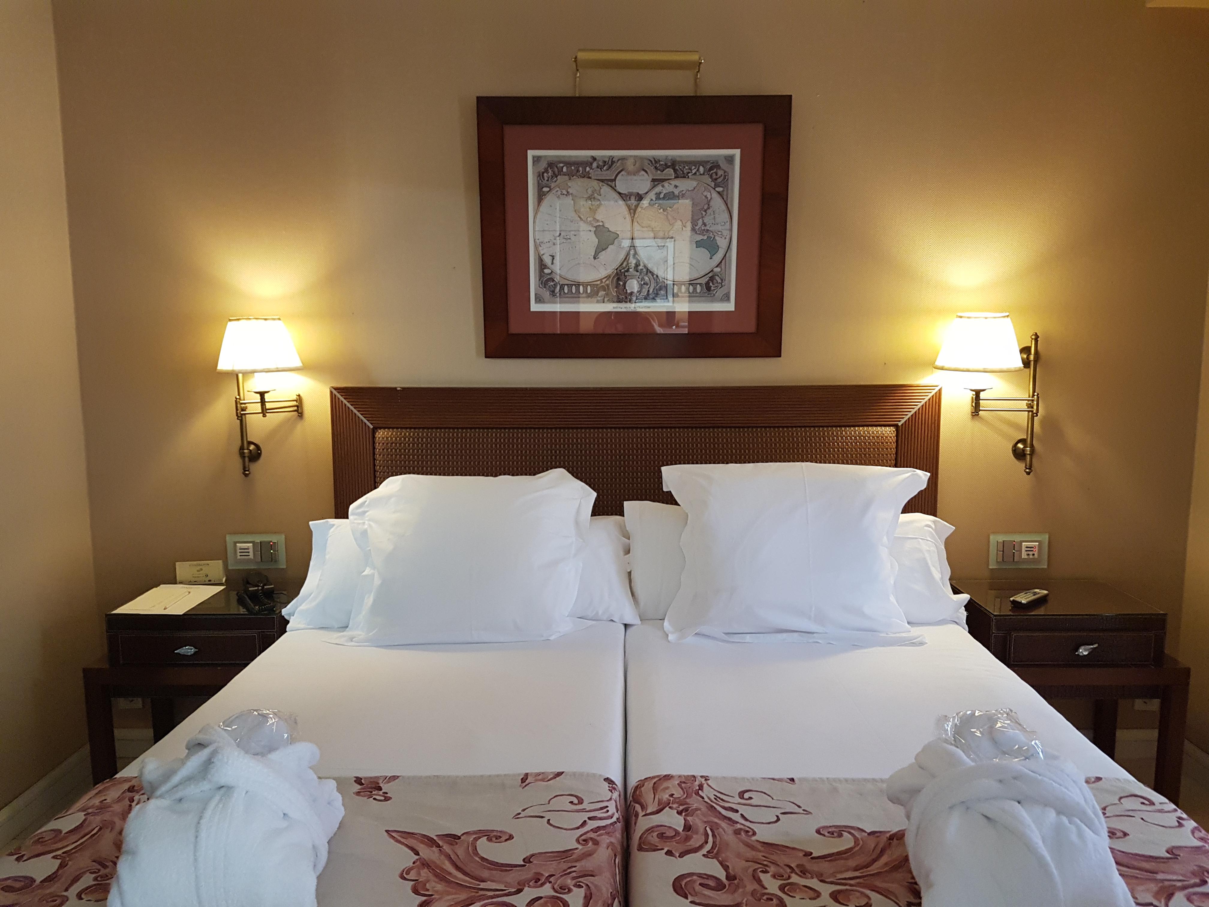 グラン ホテル グアダルピン バン マルベーリャ エクステリア 写真 A bedroom at Hotel San Cristóbal