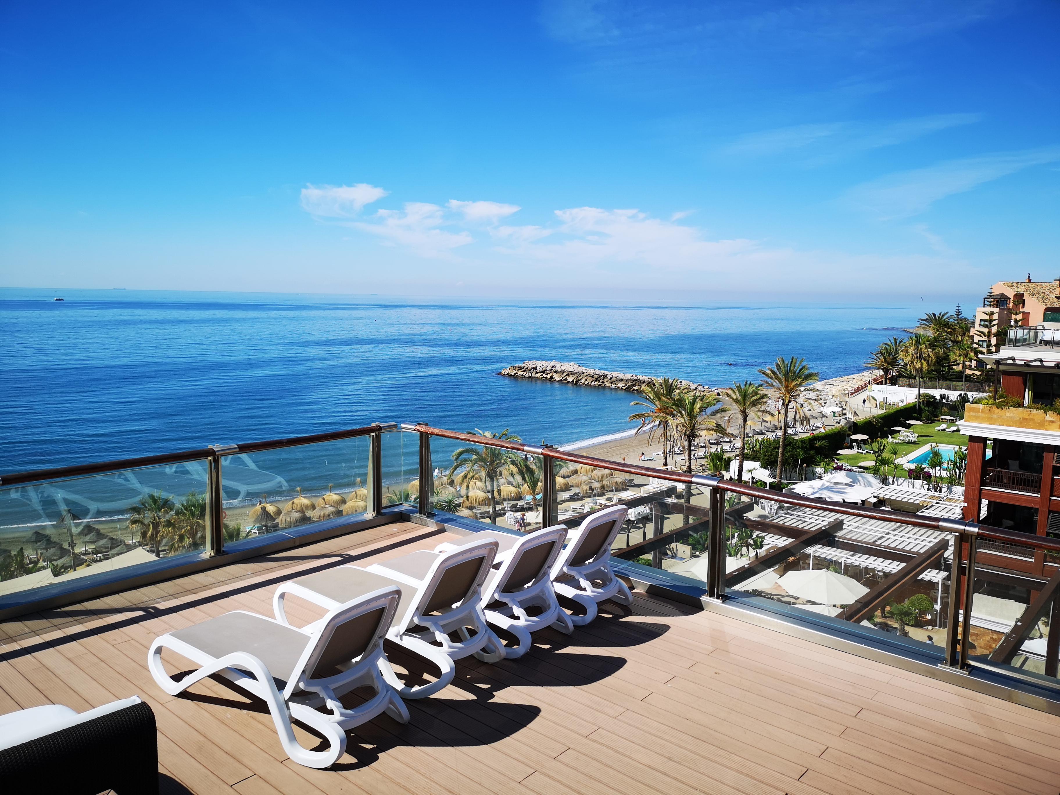グラン ホテル グアダルピン バン マルベーリャ エクステリア 写真 View of the beach from the hotel