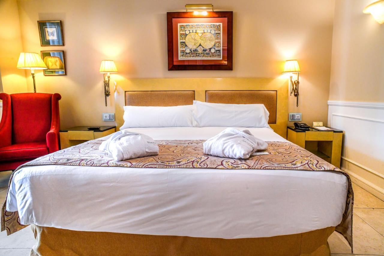 グラン ホテル グアダルピン バン マルベーリャ エクステリア 写真 A bedroom at the hotel