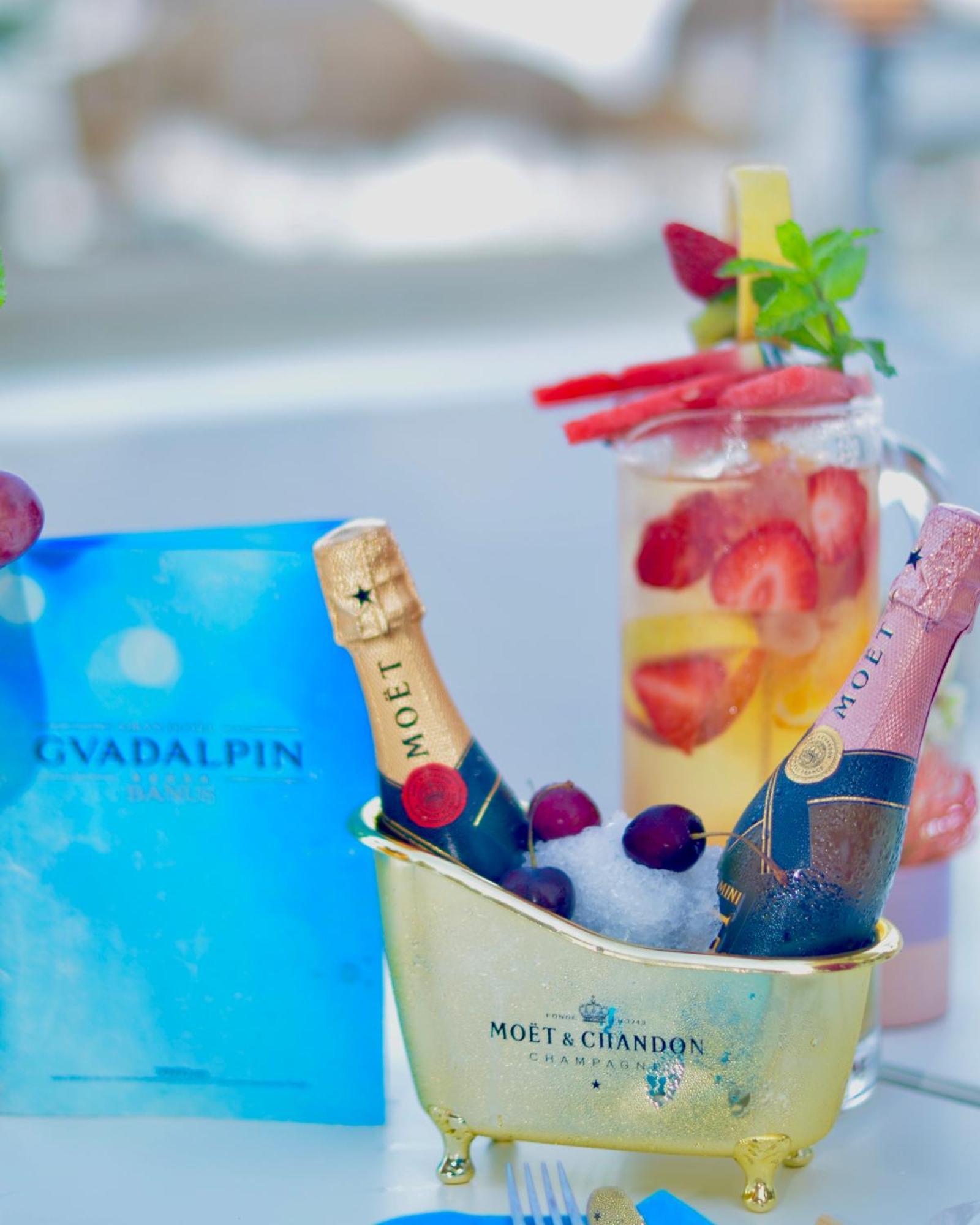 グラン ホテル グアダルピン バン マルベーリャ エクステリア 写真 Moët & Chandon champagne